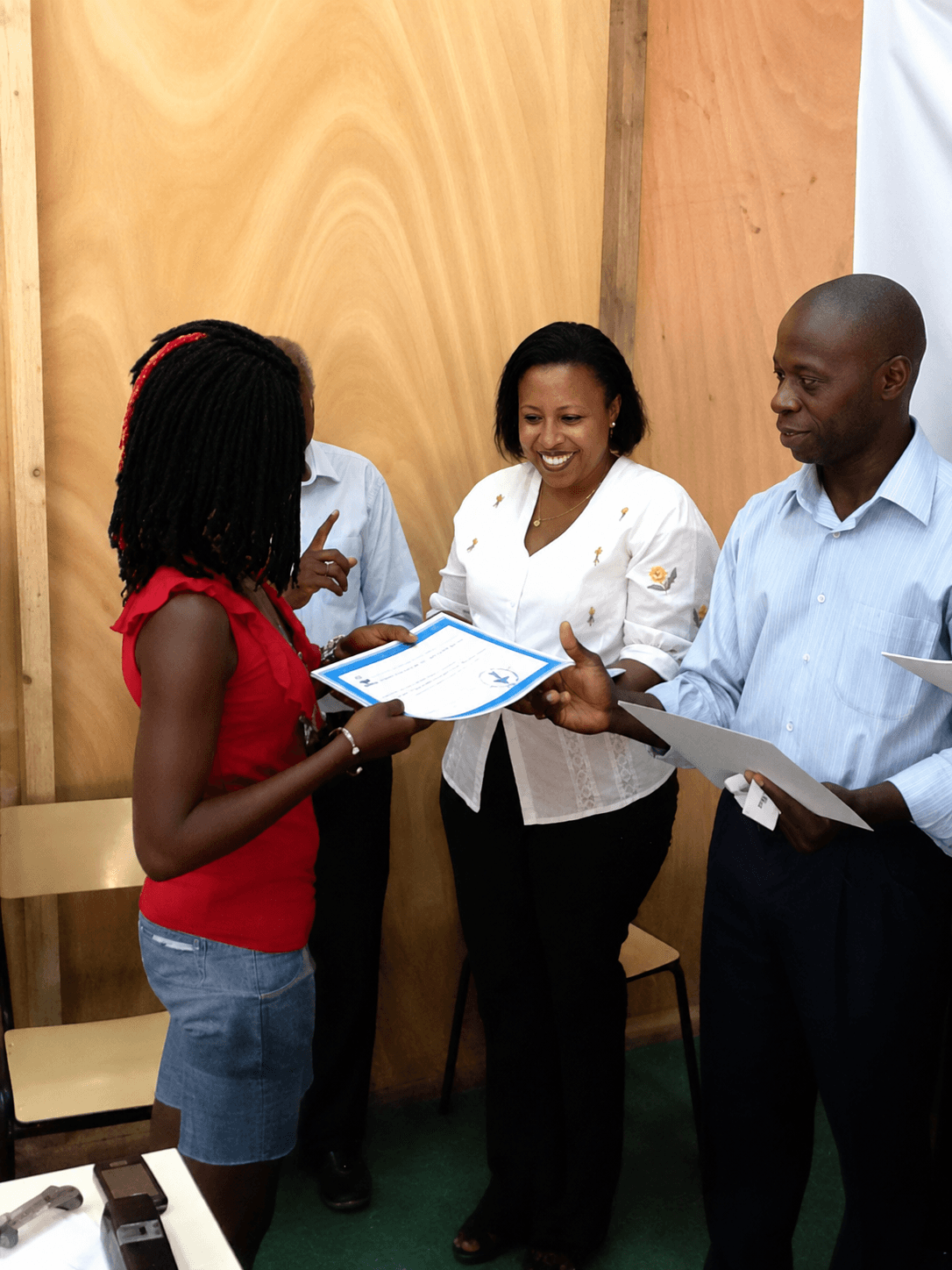 Entrega de certificados — UCIT, Bissau